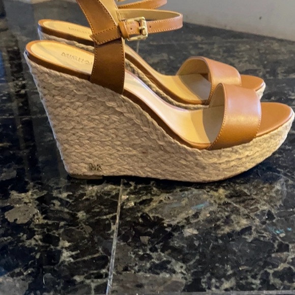 Michael Kors Jill Leather Wedge Shoes Brand New in Box and NWT. - Picture 3 of 10